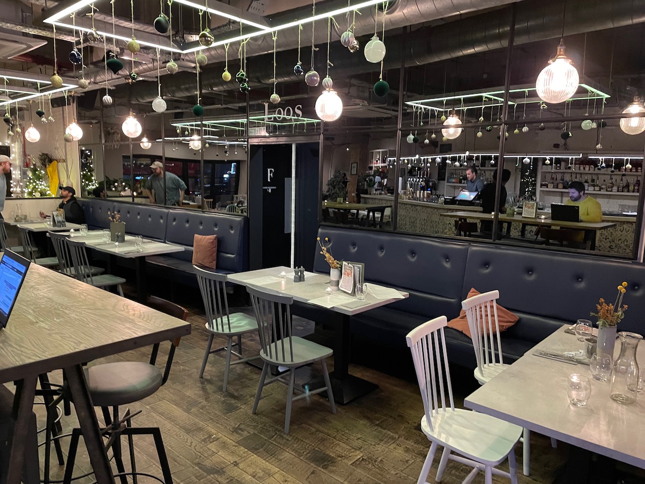 sw16 bar and kitchen - atmosphere