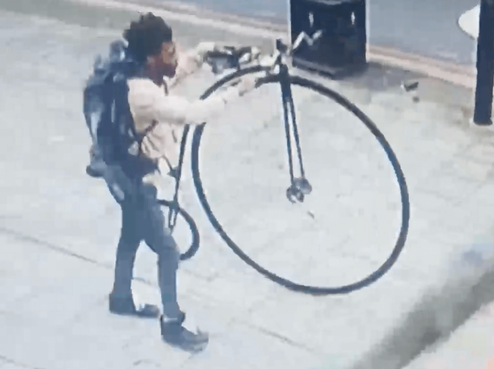 Man captured Pushing Penny Farthing down Streatham High Road